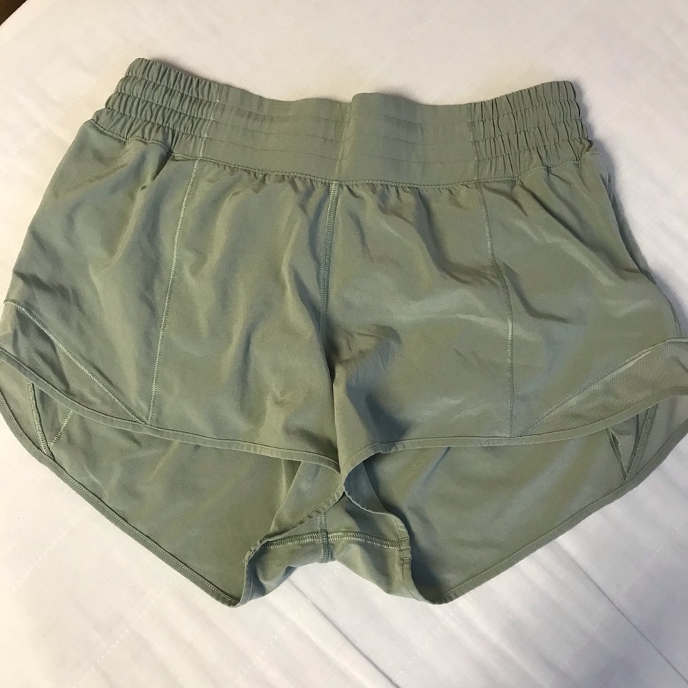Lululemon hotty hot high-waisted shorts 2.5 inseam